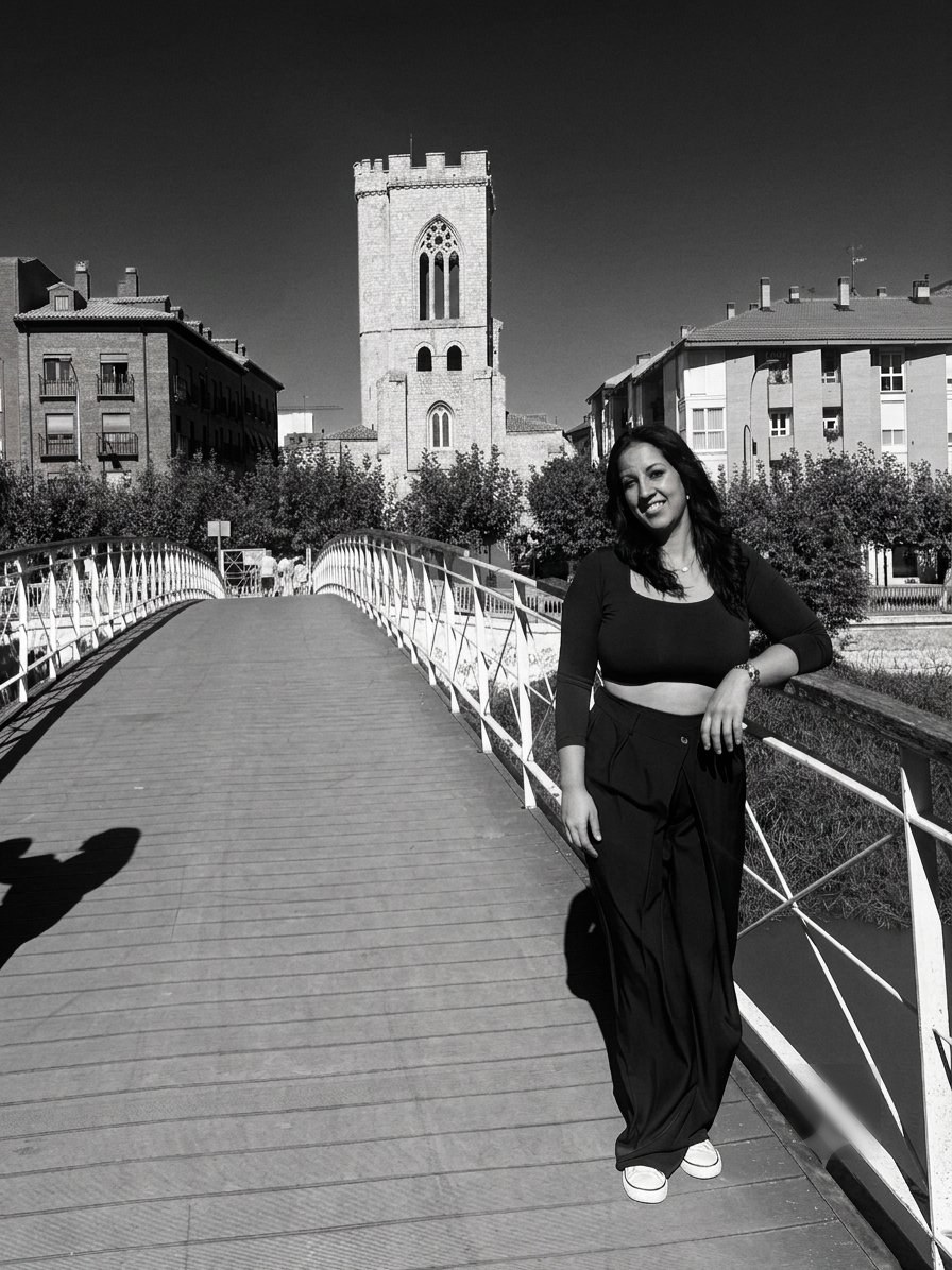 Yoana Barrul Vizarraga en el puente