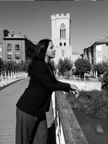Yoana Barrul Vizarraga mirando al horizonte